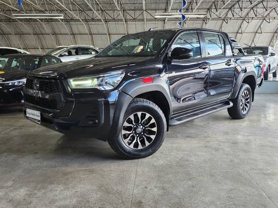 TOYOTA HILUX 2.8 D-4D TURBO DIESEL CD GR-S 4X4 AUTOMÁTICO